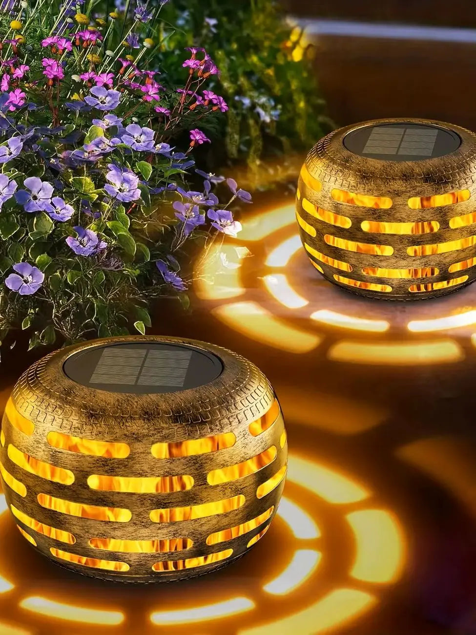 Retro Hollow Metal Solar Lanterns Outdoor Waterproof Flickering LED Garden Decor