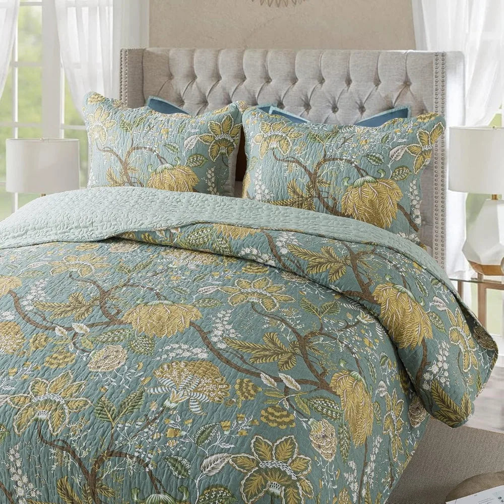 Reversible Patchwork Cotton Quilt Coverlet Set With Pillow Covers